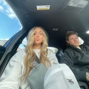 Meet your Posher, Cari